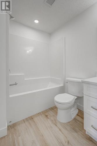 5620 51St Street Unit# 305, Osoyoos, BC - Indoor Photo Showing Bathroom