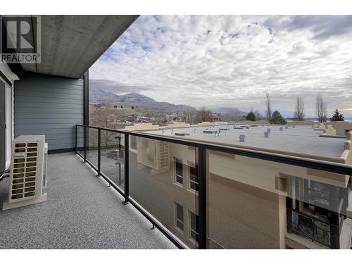 5620 51St Street Unit# 305, Osoyoos, BC - Outdoor