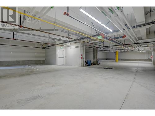 5620 51St Street Unit# 305, Osoyoos, BC - Indoor Photo Showing Garage