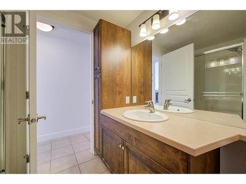3996 Beach Avenue Unit# 313, Peachland, BC - Indoor Photo Showing Bathroom