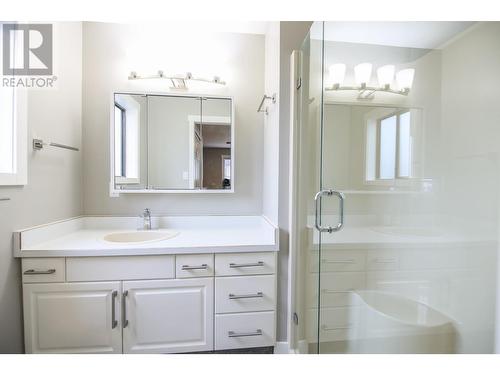 5205 Oleander Drive, Osoyoos, BC - Indoor Photo Showing Bathroom
