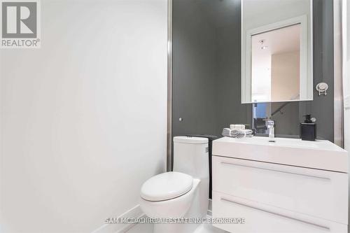 685 Montbeck Cres, Mississauga, ON - Indoor Photo Showing Bathroom