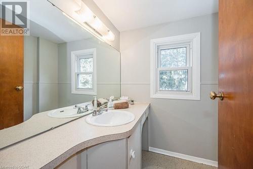 5408 5Th, Rockwood, ON - Indoor Photo Showing Bathroom