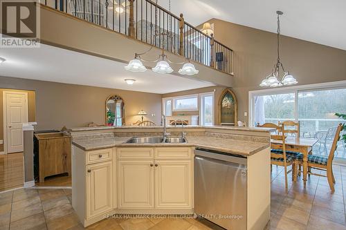 91 Seline Cres, Barrie, ON - Indoor Photo Showing Kitchen With Double Sink