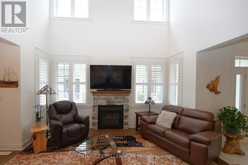252 Ironwood Way, Georgian Bluffs, ON - Indoor Photo Showing Living Room With Fireplace