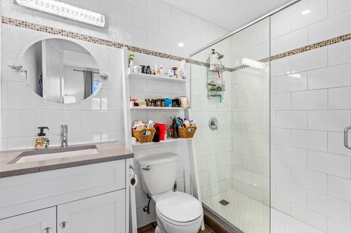 433 10Th Avenue, Creston, BC - Indoor Photo Showing Bathroom