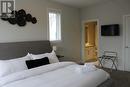 667 Victoria Drive Unit# 101, Penticton, BC  - Indoor Photo Showing Bedroom 