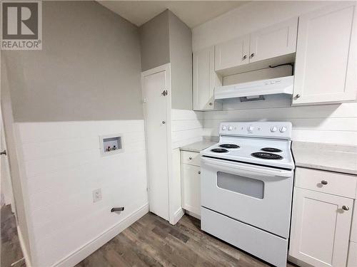 911 Second St Street, Cornwall, ON - Indoor Photo Showing Kitchen