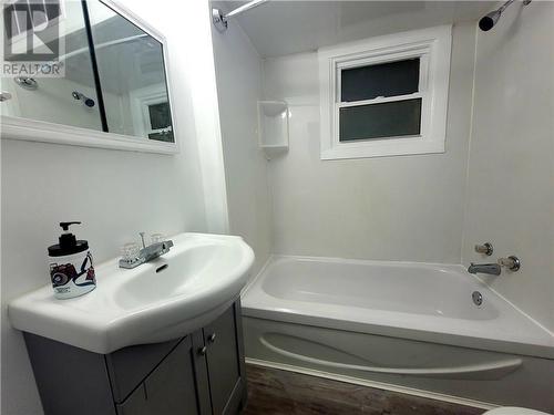 911 Second St Street, Cornwall, ON - Indoor Photo Showing Bathroom