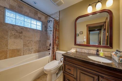 5144 Riverview Road, Fairmont Hot Springs, BC - Indoor Photo Showing Bathroom