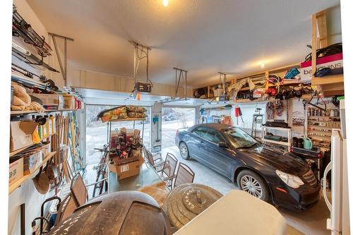 5152 Riverview Crescent, Fairmont Hot Springs, BC - Indoor Photo Showing Garage