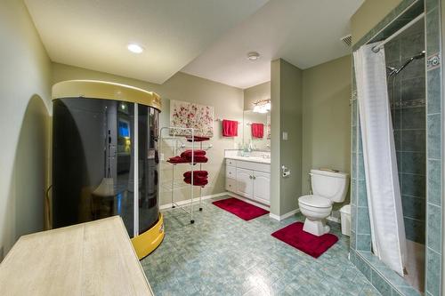 5152 Riverview Crescent, Fairmont Hot Springs, BC - Indoor Photo Showing Bathroom