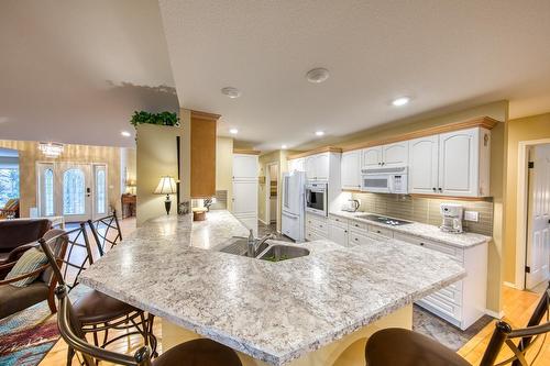 5152 Riverview Crescent, Fairmont Hot Springs, BC - Indoor Photo Showing Kitchen With Upgraded Kitchen