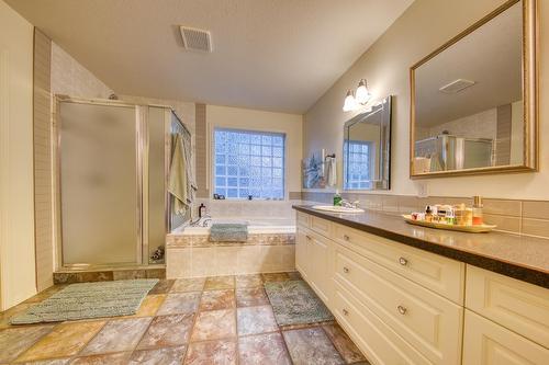 5152 Riverview Crescent, Fairmont Hot Springs, BC - Indoor Photo Showing Bathroom
