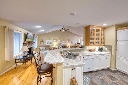 5152 Riverview Crescent, Fairmont Hot Springs, BC - Indoor Photo Showing Kitchen With Double Sink