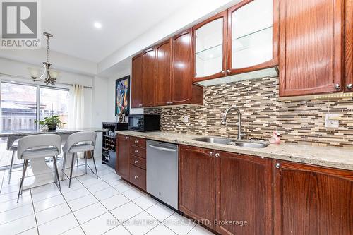 1823 Stevington Cres, Mississauga, ON - Indoor Photo Showing Kitchen With Double Sink