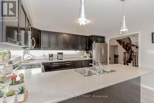 29 English Lane, Brantford, ON - Indoor Photo Showing Kitchen With Double Sink With Upgraded Kitchen