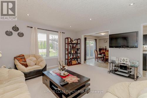 29 English Lane, Brantford, ON - Indoor Photo Showing Living Room