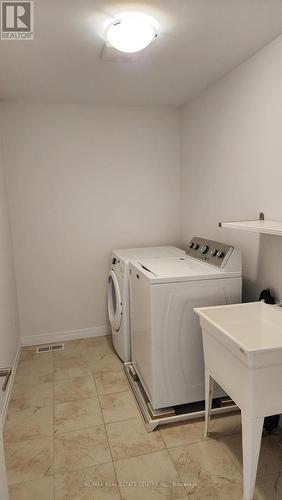 4083 Healing Street, Lincoln, ON - Indoor Photo Showing Laundry Room