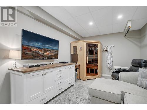 880 Ackerman Court, Kelowna, BC - Indoor Photo Showing Bedroom