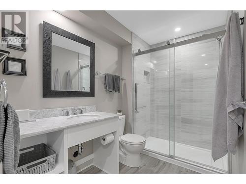 880 Ackerman Court, Kelowna, BC - Indoor Photo Showing Bathroom