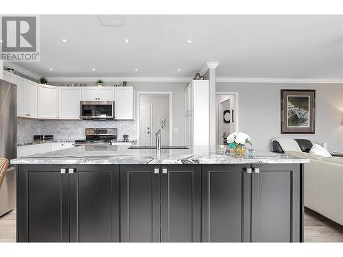 880 Ackerman Court, Kelowna, BC - Indoor Photo Showing Kitchen With Upgraded Kitchen