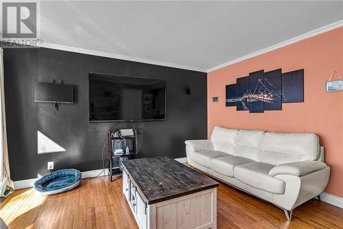 1237 Daly Avenue, Cornwall, ON - Indoor Photo Showing Living Room