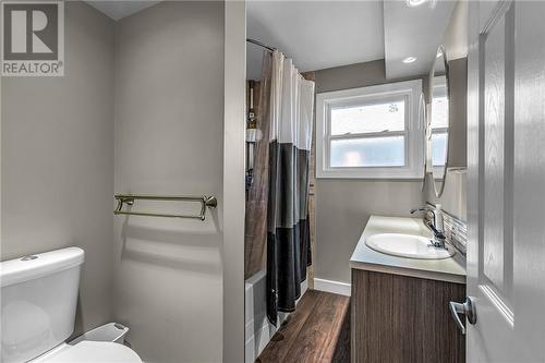 1237 Daly Avenue, Cornwall, ON - Indoor Photo Showing Bathroom