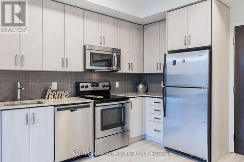 324 - 7608 Yonge Street, Vaughan, ON - Indoor Photo Showing Kitchen With Upgraded Kitchen
