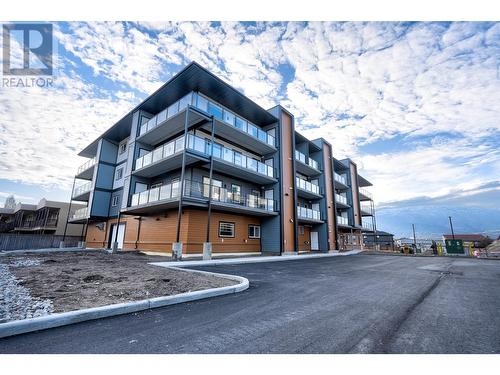 5640 51St Street Unit# 308, Osoyoos, BC - Outdoor