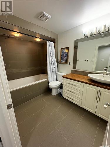 170 Ash Drive, Weyburn, SK - Indoor Photo Showing Bathroom