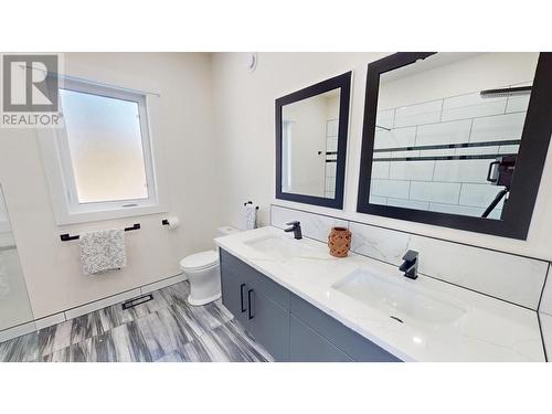 10276 97 Highway, Fort St. John, BC - Indoor Photo Showing Bathroom