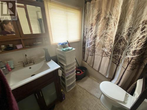 10118 Beattie Drive, Hudsons Hope, BC - Indoor Photo Showing Bathroom