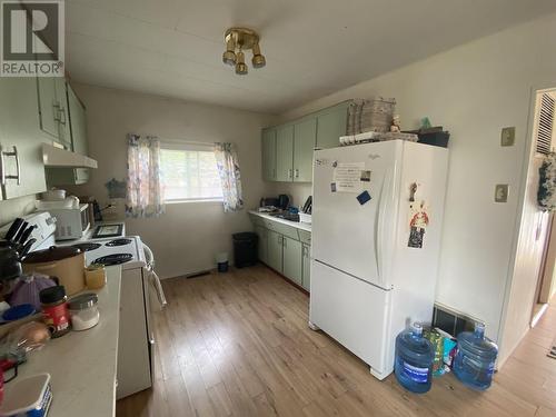 10118 Beattie Drive, Hudsons Hope, BC - Indoor Photo Showing Kitchen