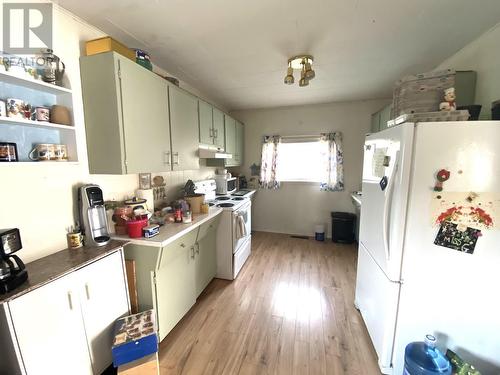 10118 Beattie Drive, Hudsons Hope, BC - Indoor Photo Showing Kitchen