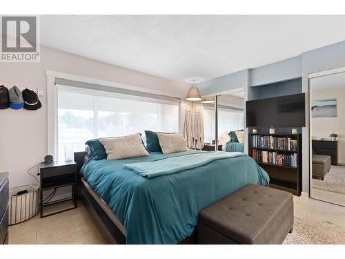889 Cadder Avenue, Kelowna, BC - Indoor Photo Showing Bedroom