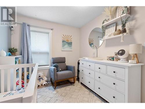 889 Cadder Avenue, Kelowna, BC - Indoor Photo Showing Bedroom