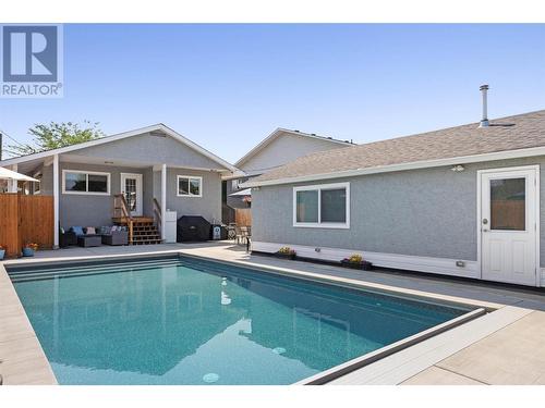 889 Cadder Avenue, Kelowna, BC - Outdoor With In Ground Pool