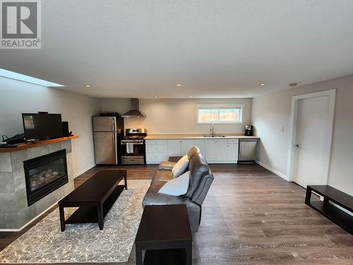 889 Cadder Avenue, Kelowna, BC - Indoor With Fireplace