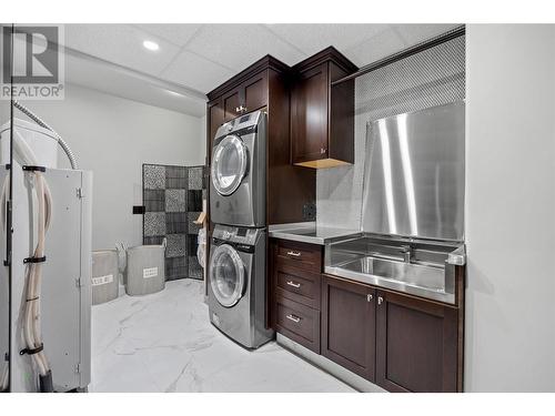 1160 Bernard Avenue Unit# 1701, Kelowna, BC - Indoor Photo Showing Laundry Room