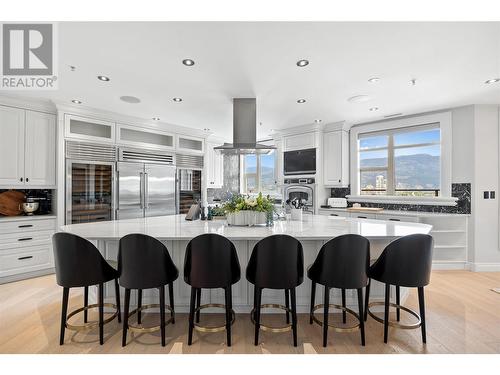 1160 Bernard Avenue Unit# 1701, Kelowna, BC - Indoor Photo Showing Kitchen With Upgraded Kitchen