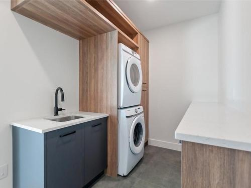 1075 Elk Street, Penticton, BC - Indoor Photo Showing Laundry Room