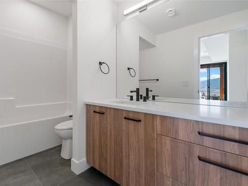 1075 Elk Street, Penticton, BC - Indoor Photo Showing Bathroom