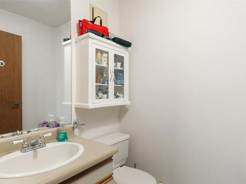 807-737 Leon Avenue, Kelowna, BC - Indoor Photo Showing Bathroom