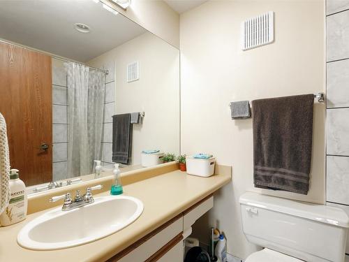 807-737 Leon Avenue, Kelowna, BC - Indoor Photo Showing Bathroom