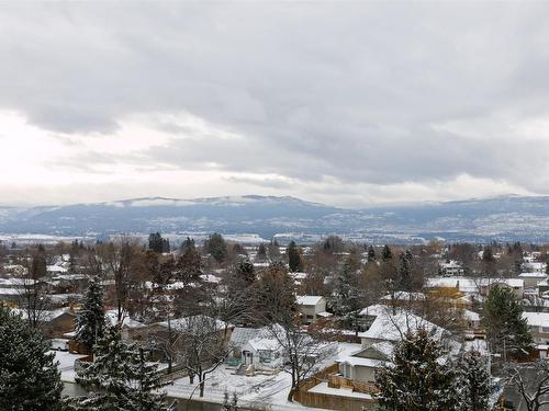 807-737 Leon Avenue, Kelowna, BC - Outdoor With View