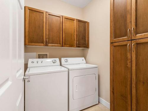 212-1007 Harvey Avenue, Kelowna, BC - Indoor Photo Showing Laundry Room