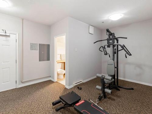 212-1007 Harvey Avenue, Kelowna, BC - Indoor Photo Showing Gym Room