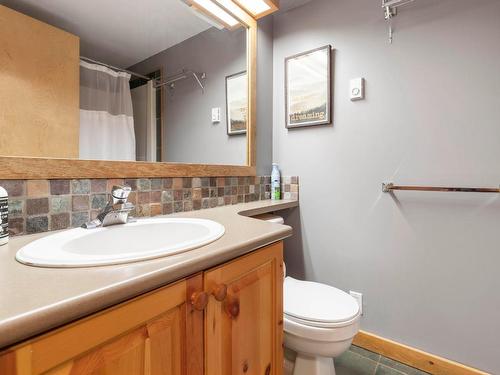 207-5335 Big White Road, Big White, BC - Indoor Photo Showing Bathroom