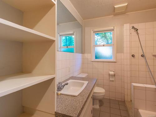 9450 Central Lake Rd, Port Alberni, BC - Indoor Photo Showing Bathroom